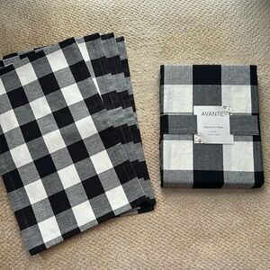 NWT Buffalo check table cloth 60 by 84 and four New Buffalo check placemats